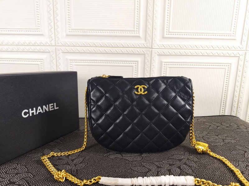 Chanel Handbags 823